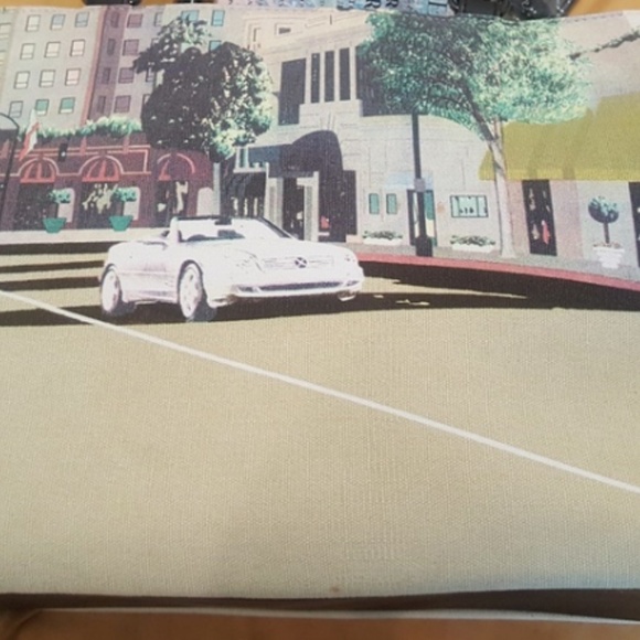 unique handbag with a lady walking with cute dogs, like new condition - Picture 3 of 4